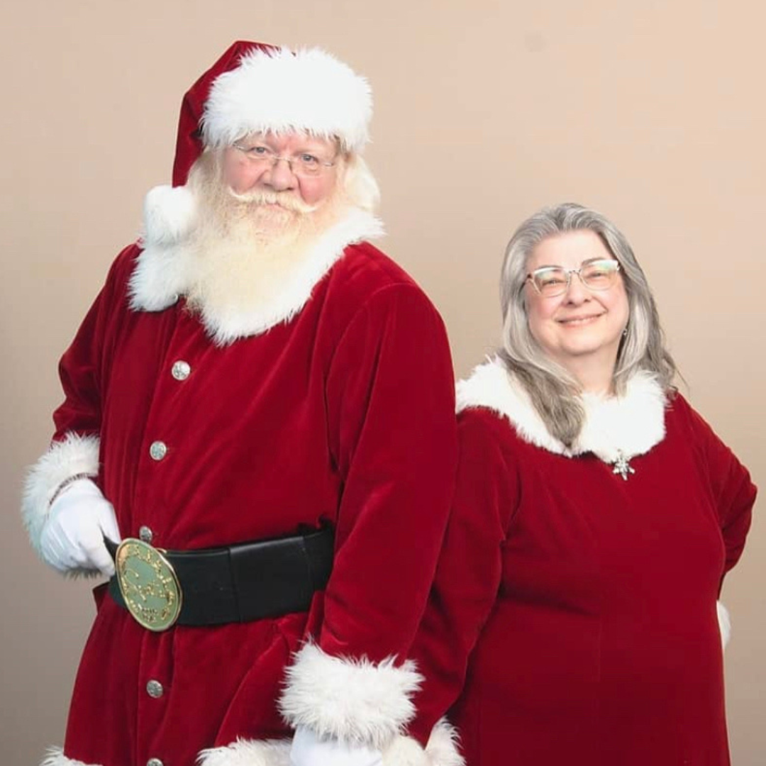 indy santa frank and mrs claus at le macaron fishers for free pictures with santa and santa visits